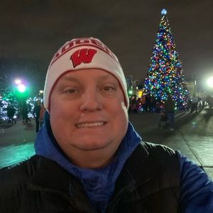 Meet your Posher, Dennis